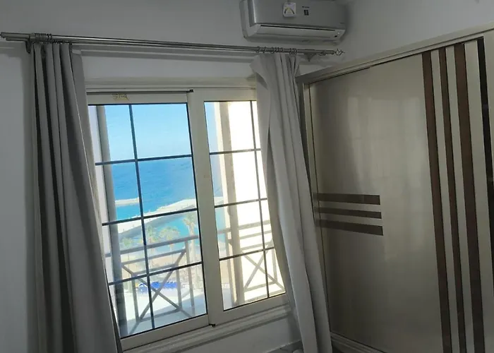 Pool & Sea View At Juliana Gurdaka